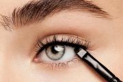 Beauty Basics: How to Do Winged Eyeliner